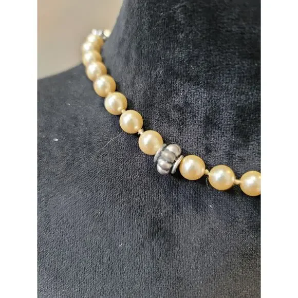 Women's Cream Pearl Beaded Necklace With Antique Silver Crown Shaped Lock - Picture 4 of 6